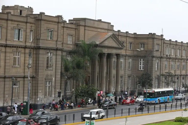 Interno sentenciado por robo agravado escapa del Hospital Arzobispo Loayza